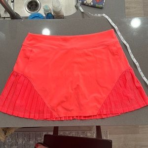 Under Amour Golf/Tennis Skort coral pink with pockets. Excellent condition